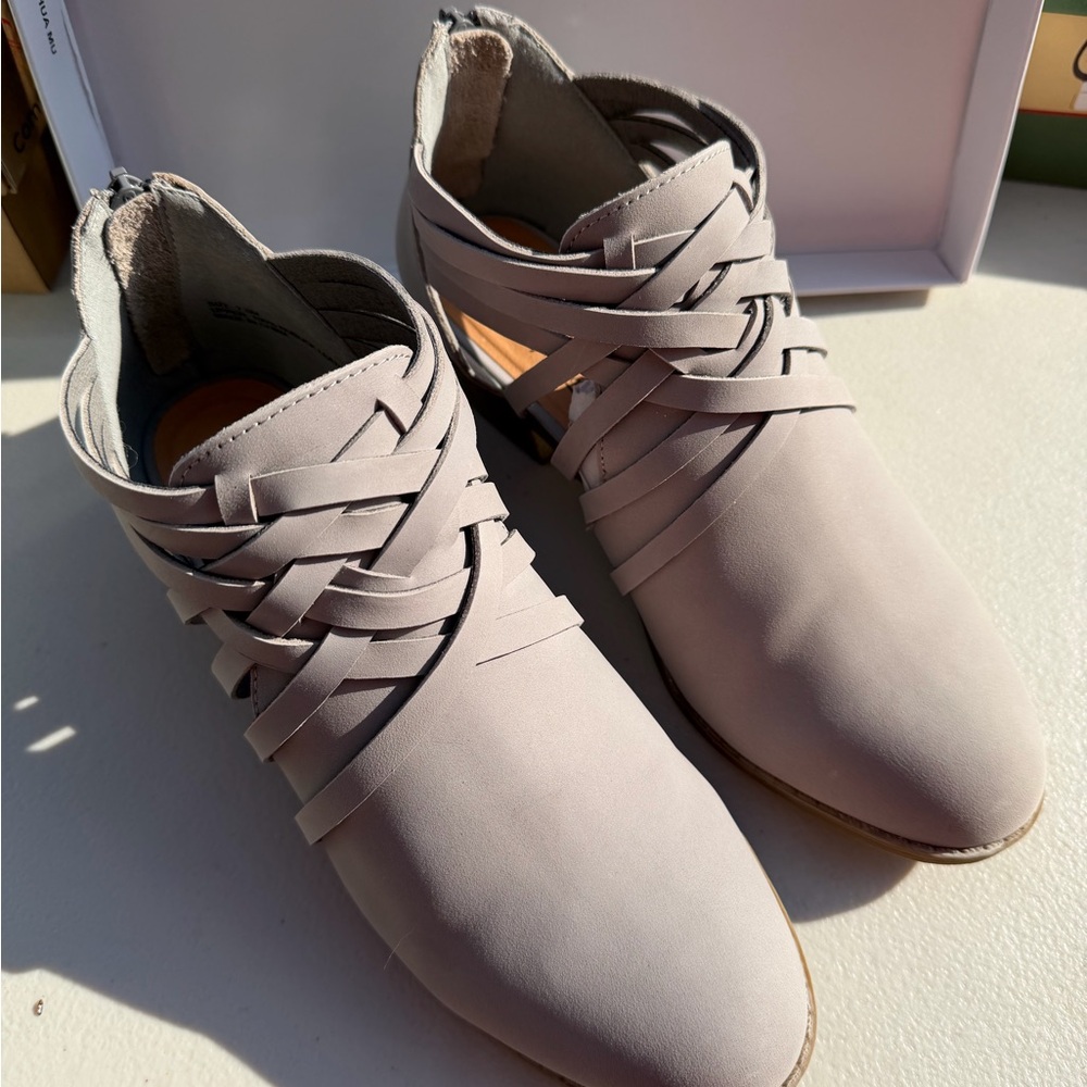 Elegant Women's Ankle Booties in Light Gray